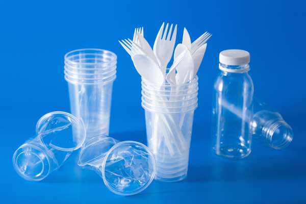 The Impact of Single-Use Plastics: Why Switching to Reusables Matters